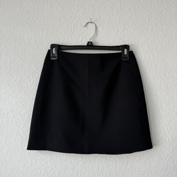 Black basic mini skirt🖤 - Picture 2 of 8